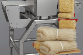 Máy dò kim loại Anritsu dùng trong dây chuyền sản xuất mì phở, giúp phát hiện tạp chất kim loại, đảm bảo sản phẩm đạt tiêu chuẩn an toàn thực phẩm.